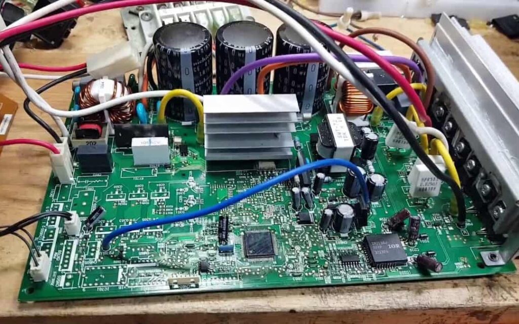 Sửa board máy lạnh đúng kỹ thuật