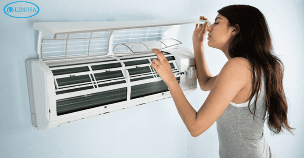 So sánh máy lạnh có mùi hôi